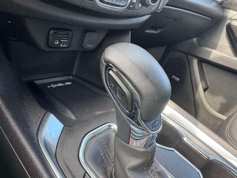 Used 2023 Chevrolet Traverse Premier FWD image 41