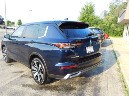 New 2025 Mitsubishi Outlander SE image 5