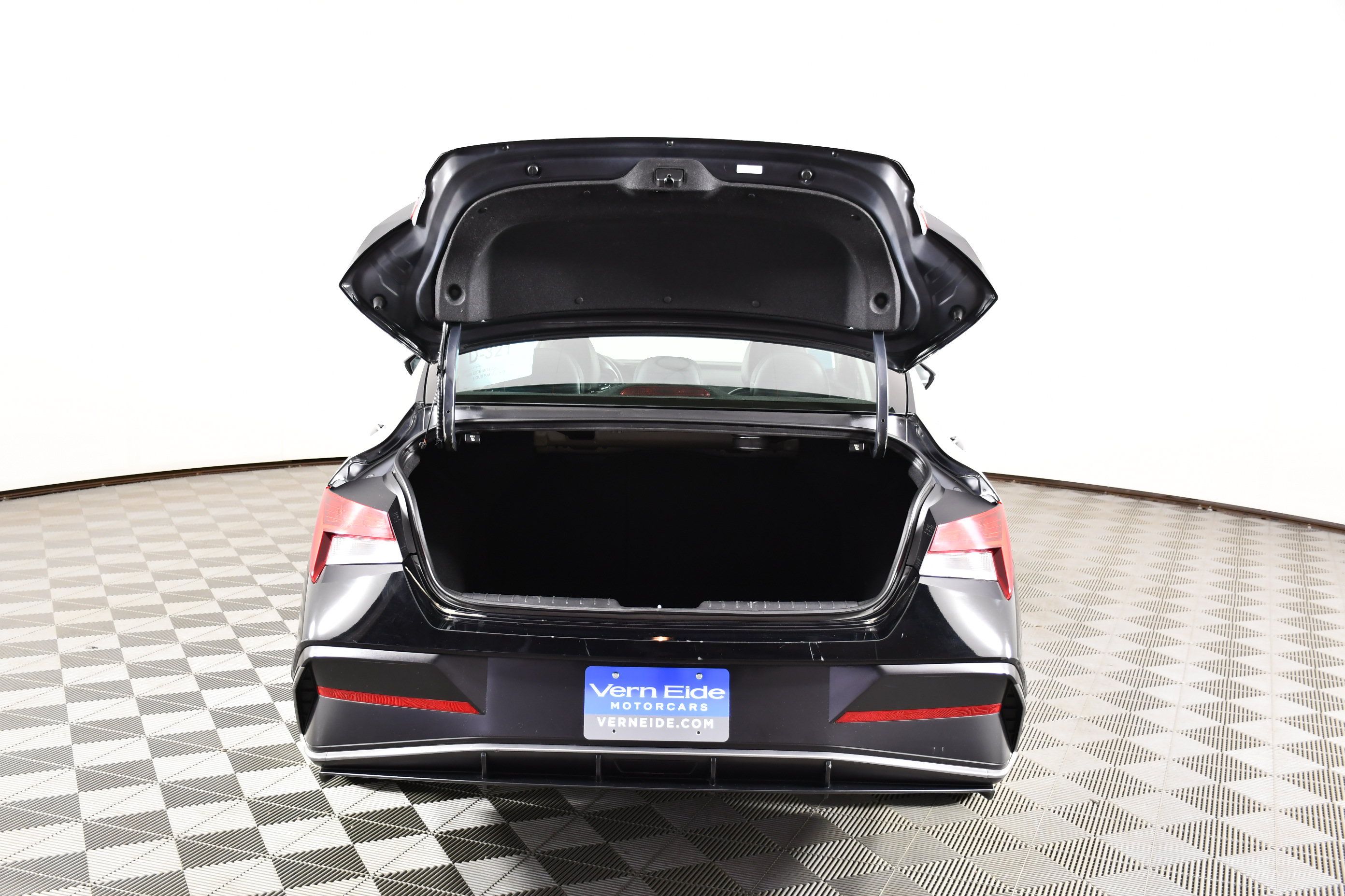 Used 2025 Hyundai Elantra Limited FWD image 37