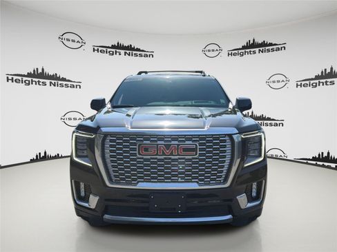 Used 2023 GMC Yukon XL Denali w/ Denali Reserve Package AWD/4WD image 8