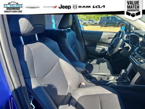 Used 2022 Toyota Corolla Cross XLE w/ Convenience Package AWD/4WD image 37