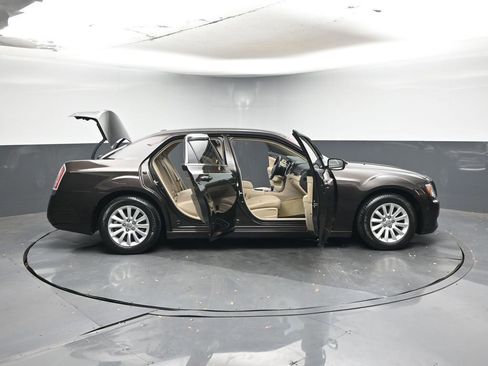 Used 2013 Chrysler 300 image 47