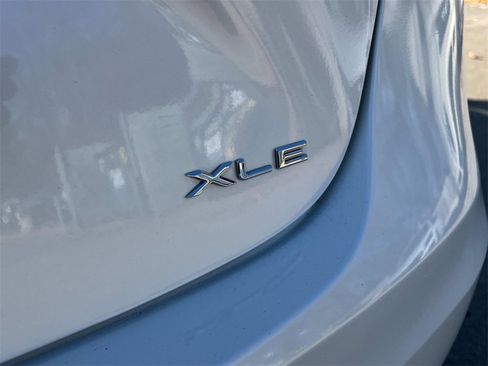 Used 2016 Toyota Avalon image 12