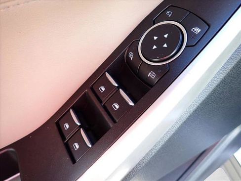 Used 2023 Ford Explorer Limited image 16