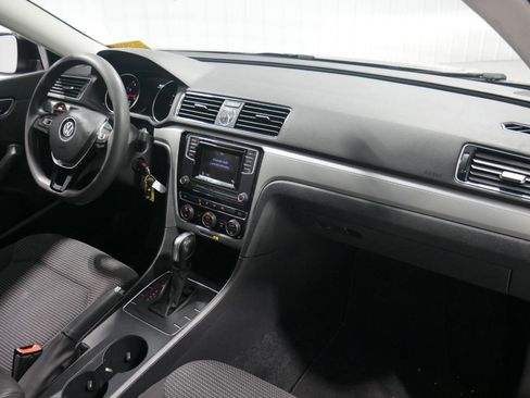 Used 2017 Volkswagen Passat 1.8T S image 14