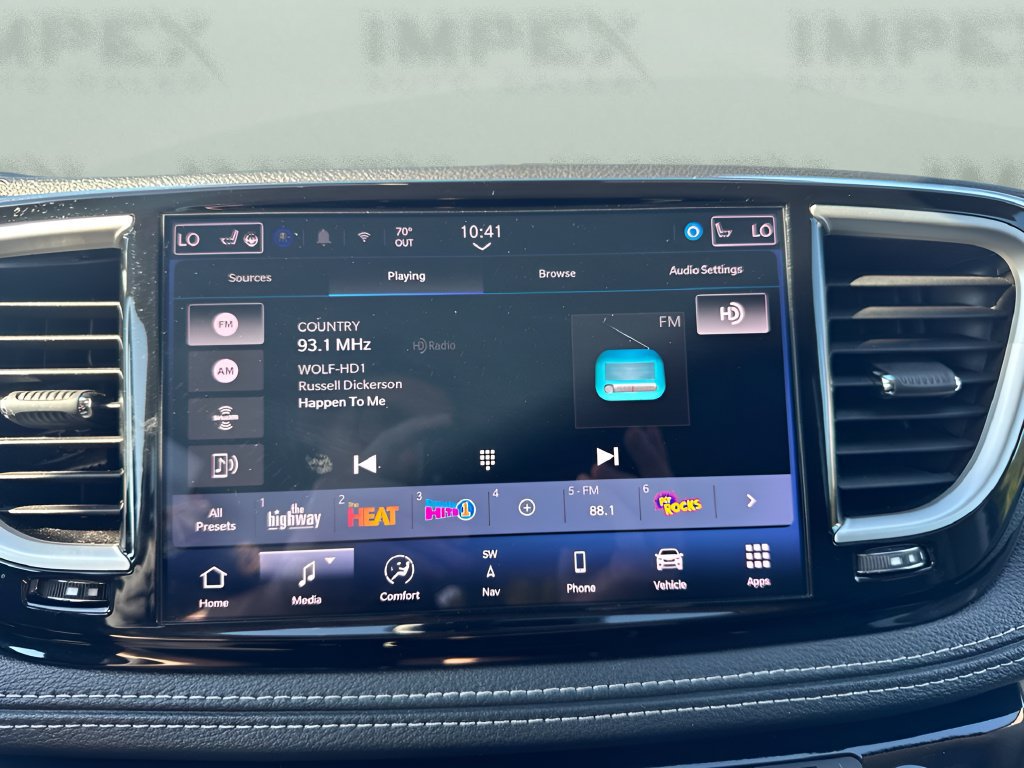 Used 2024 Chrysler Pacifica Limited FWD image 19