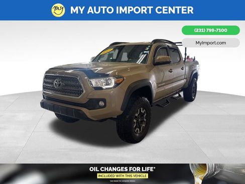 Used 2017 Toyota Tacoma TRD Off-Road w/ Tow Package image 3