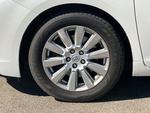 Used 2017 Toyota Sienna Limited Premium FWD image 13