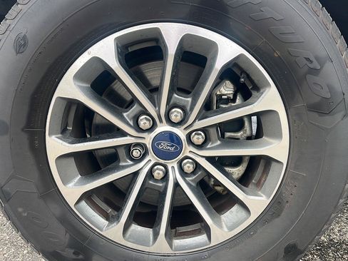 Used 2019 Ford F150 XLT w/ Equipment Group 302A Luxury AWD/4WD image 32