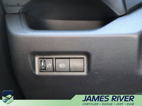 Used 2025 Toyota RAV4 XLE image 30