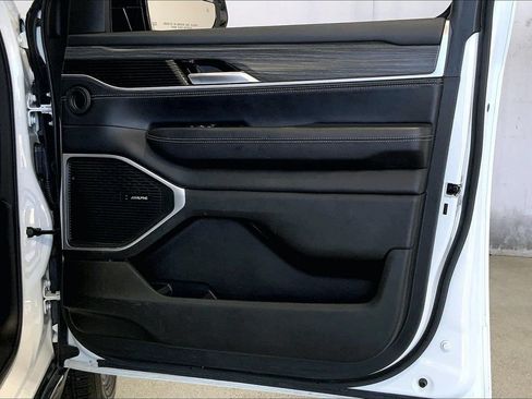 Used 2024 Jeep Wagoneer L Series II RWD image 26