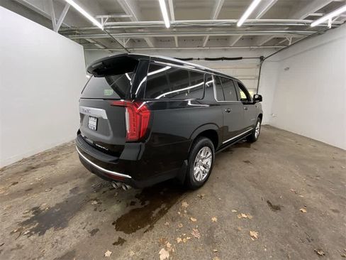 Used 2022 GMC Yukon XL Denali image 6