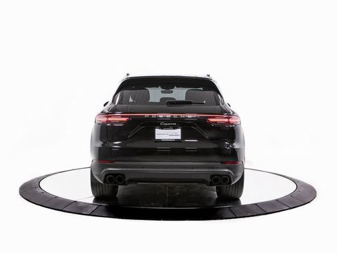 Certified 2023 Porsche Cayenne Platinum Edition image 6