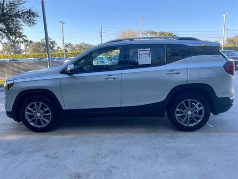 Used 2022 GMC Terrain SLT image 4
