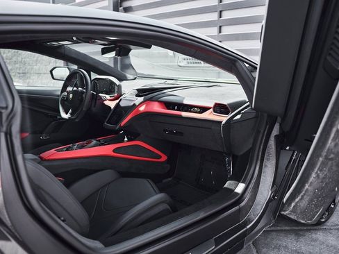 Used 2025 Lamborghini Revuelto image 33