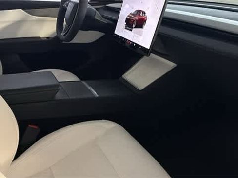 Used 2026 Tesla Model Y AWD image 30