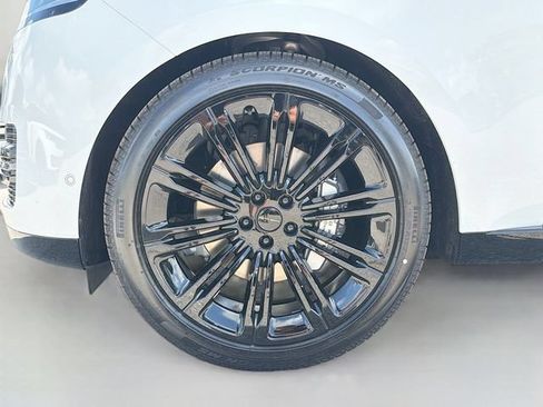 New 2026 Land Rover Range Rover Long Wheelbase SE AWD/4WD image 43
