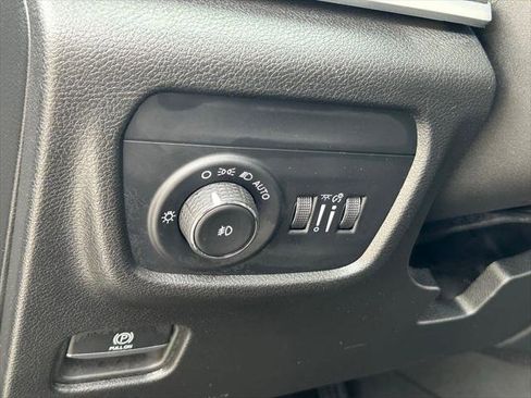 Certified 2024 Jeep Grand Cherokee Limited w/ Black Appearance Package image 50