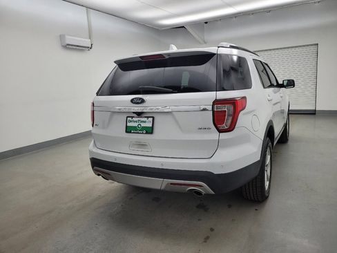 Used 2017 Ford Explorer XLT image 7