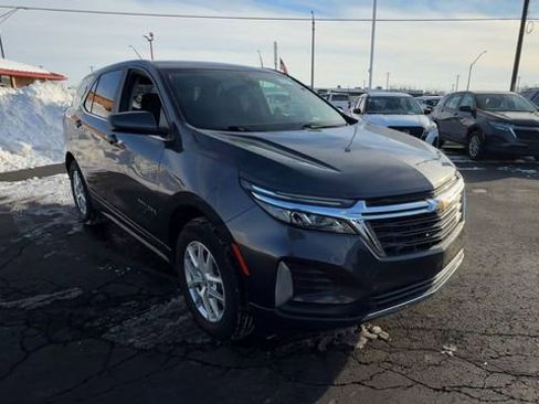 Used 2023 Chevrolet Equinox LT image 2