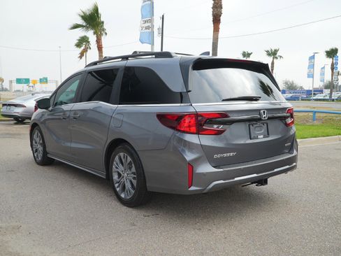 Used 2025 Honda Odyssey Touring image 9
