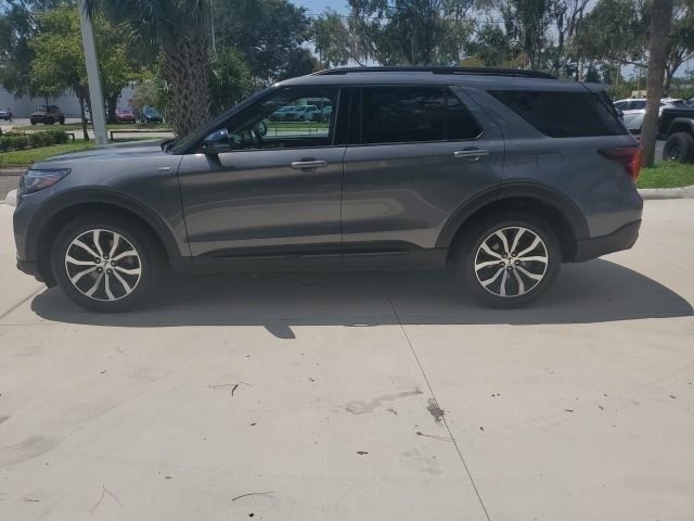 Certified 2025 Ford Explorer ST-Line AWD/4WD image 11