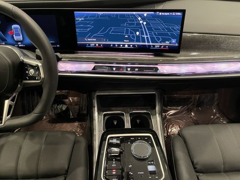 Certified 2024 BMW 760i xDrive w/ Premium Package 2 image 17