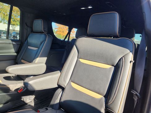 Used 2022 GMC Yukon XL AT4 image 12