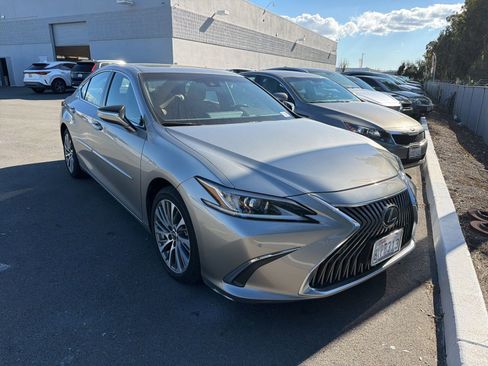 Used 2021 Lexus ES 350 w/ Premium Package image 2