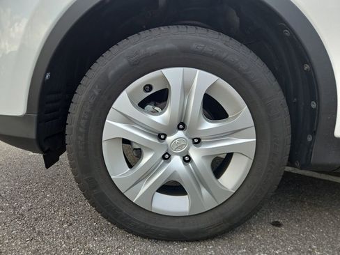Used 2015 Toyota RAV4 LE AWD/4WD image 24
