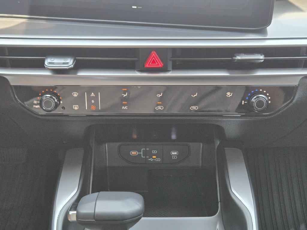 New 2026 Kia Sorento LX FWD image 17