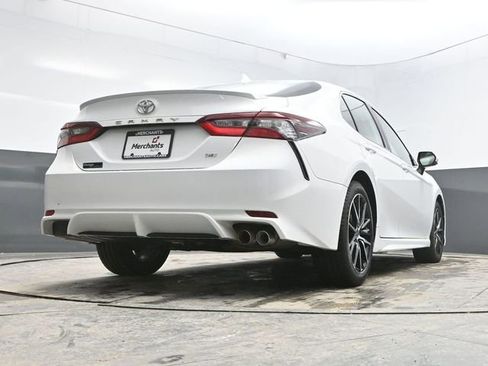 Used 2024 Toyota Camry SE image 30