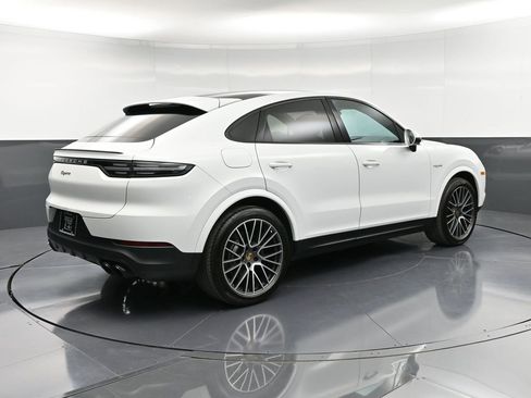 Certified 2022 Porsche Cayenne E-Hybrid Coupe image 8