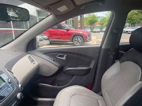 Used 2010 Hyundai Tucson Limited AWD/4WD image 25