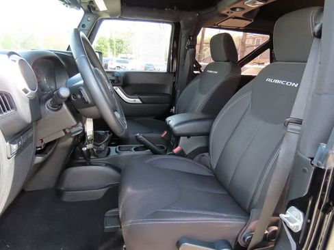 Used 2015 Jeep Wrangler Rubicon w/ Power Convenience Group image 11