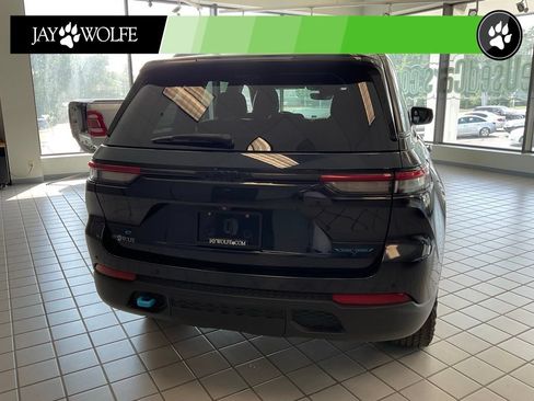 Used 2023 Jeep Grand Cherokee Trailhawk AWD/4WD image 5