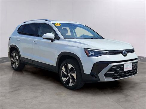 Used 2025 Volkswagen Taos SE AWD/4WD image 10