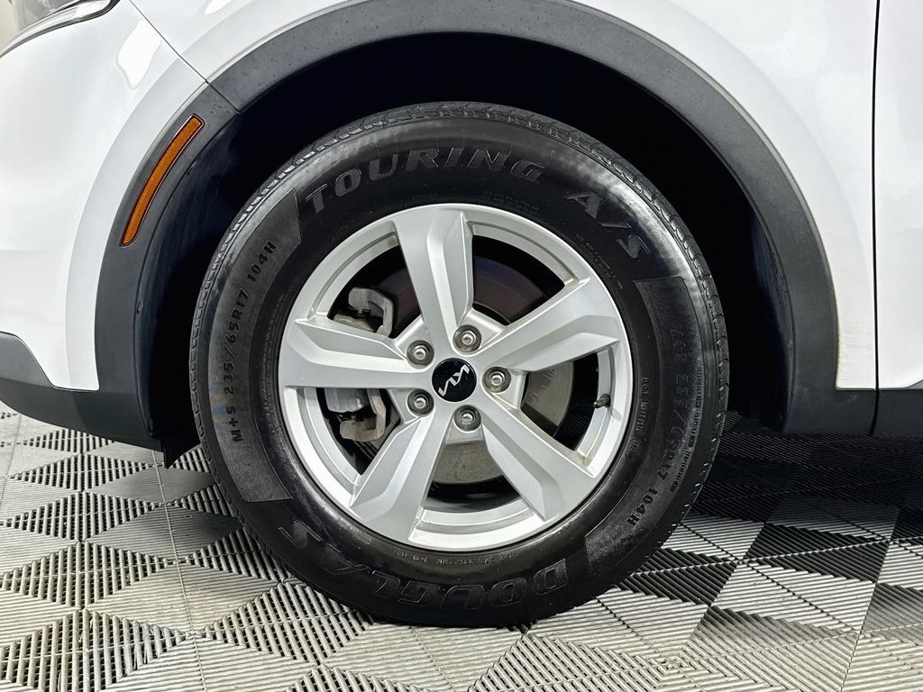 Used 2023 Kia Sorento LX FWD image 30