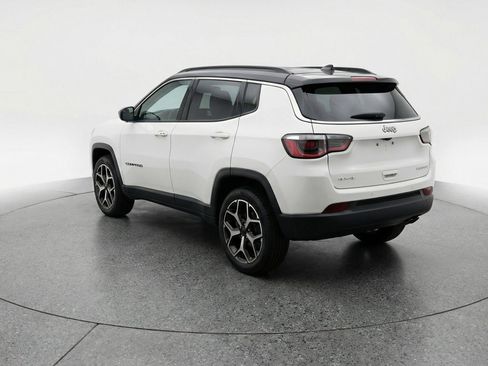 Used 2025 Jeep Compass Limited image 6