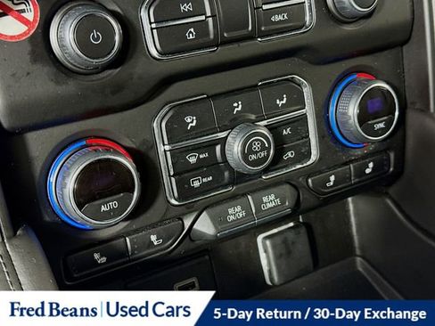 Used 2024 Chevrolet Suburban LT image 18