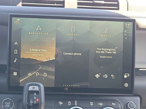 New 2026 Land Rover Defender 130 X-Dynamic SE image 20