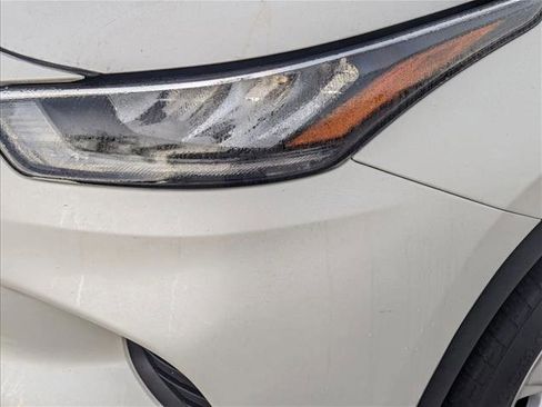 Used 2020 Toyota Highlander L image 2