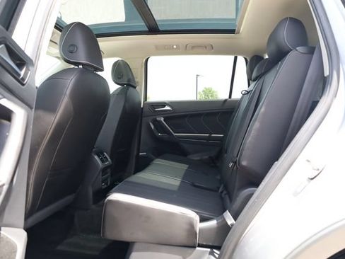 Used 2023 Volkswagen Tiguan SE w/ Panoramic Sunroof Package FWD image 29