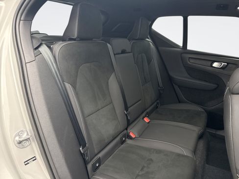 Used 2025 Volvo XC40 B5 Plus AWD/4WD image 19