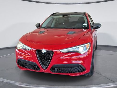 Used 2018 Alfa Romeo Stelvio Sport w/ Quick Order Package 22J Sport AWD/4WD image 3