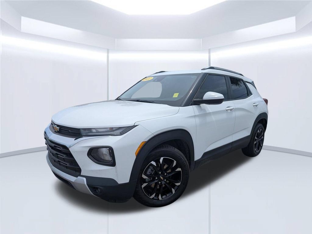 Used 2022 Chevrolet TrailBlazer LT FWD image 1