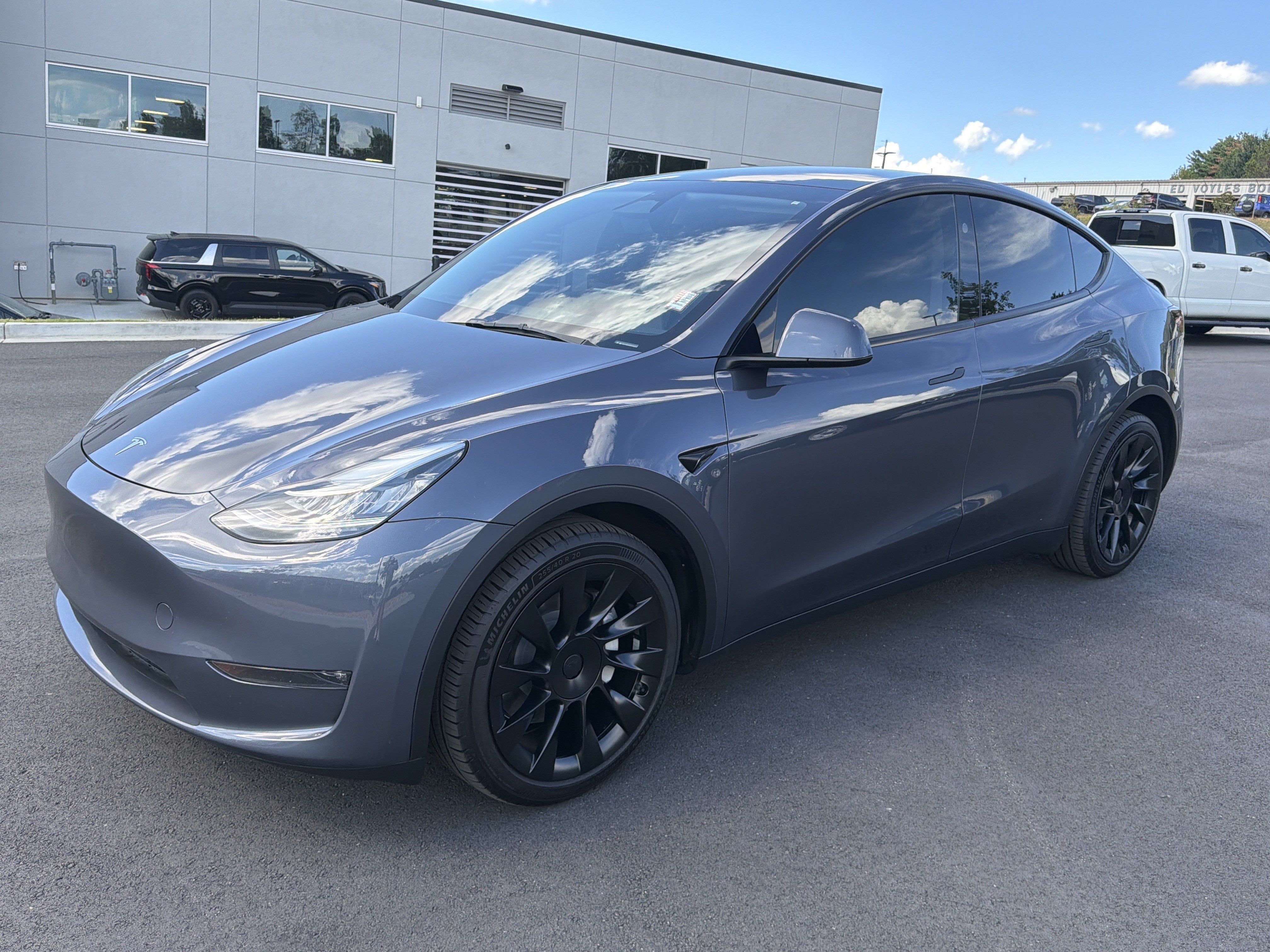 Used 2023 Tesla Model Y Long Range AWD/4WD image 3