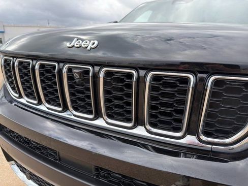 Used 2024 Jeep Grand Cherokee L Limited w/ Luxury Tech Group II AWD/4WD image 6