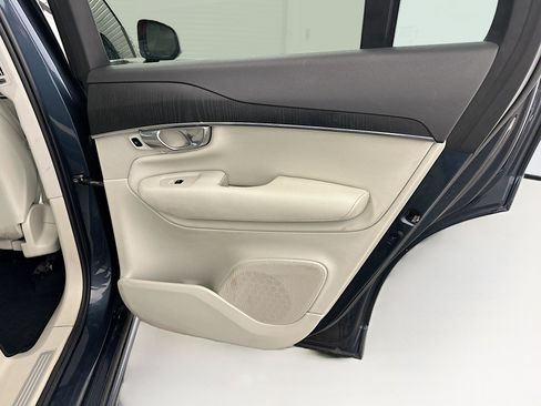 Used 2020 Volvo XC90 T5 Momentum image 33