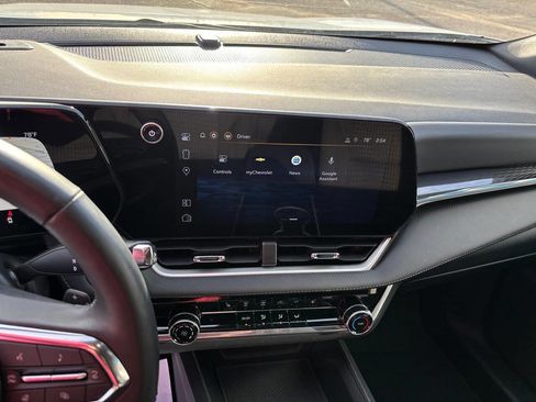 Used 2025 Chevrolet Equinox LT image 25